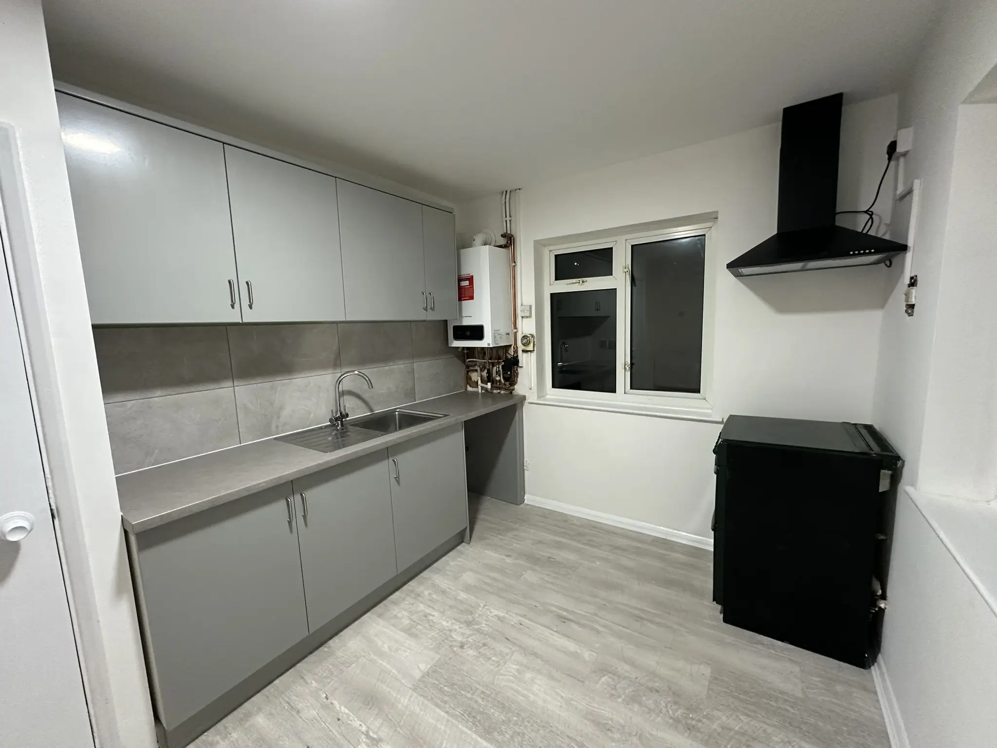 Completed kitchen renovation with grey slab cabinets, LVT flooring and porcelain splashback tiles, Sidcup Bexley London