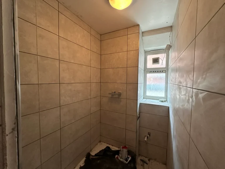 August 2025: the walls tiled floor to ceiling, ready for the tray and screen, King's Park, Hackney